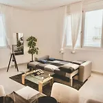 Exclusive Luxury With Private Parking בית נופש ראבנה