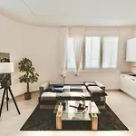 Exclusive Luxury With Private Parking *