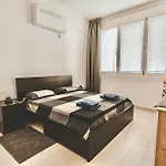 Exclusive Luxury With Private Parking