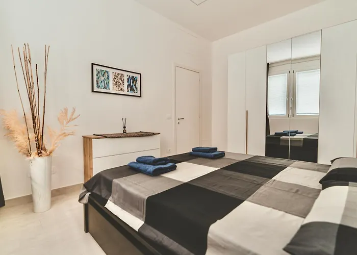 Exclusive Luxury With Private Parking *