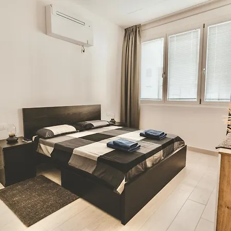 Exclusive Luxury With Private Parking