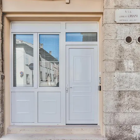 Exclusive Luxury With Private Parking