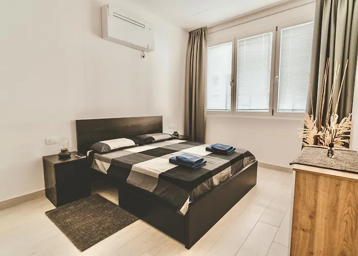 Exclusive Luxury With Private Parking