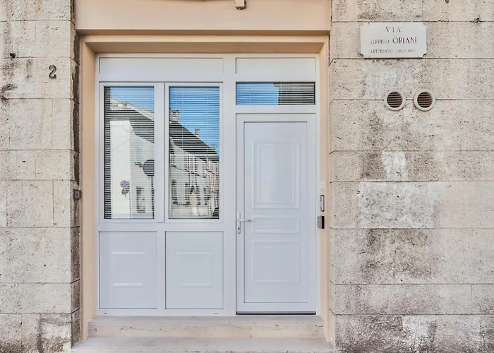 Exclusive Luxury With Private Parking